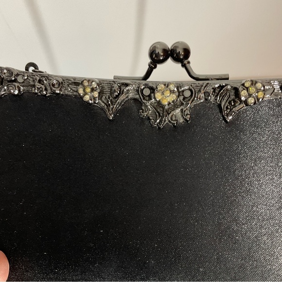Jessica McClintock 90’s Vintage Black Satin Chain Clutch Chain Bag w/Ornate Gems - Picture 4 of 16